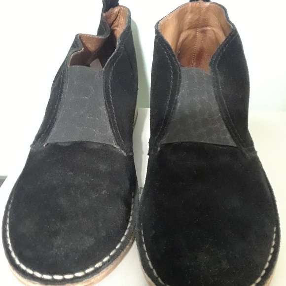 Shoe - Picture 2 of 6